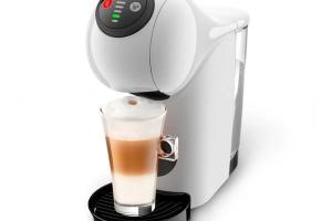 Cafetera de cápsulas KRUPS Genio S en color blanco, compatible con Dolce Gusto, depósito de agua de 0.8 litrosKrups Genio S KP2431. Cafetera de cápsulas KRUPS Genio S en color blanco, compatible con Dolce Gusto, depósito de agua de 0.8 litrosKrups Genio S KP2431.